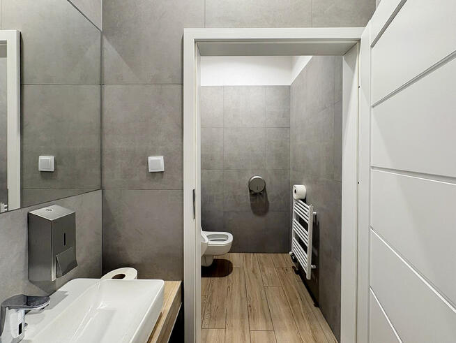 Obiekt biurowo-magazynowy 1 501 m2+działka 56 arów