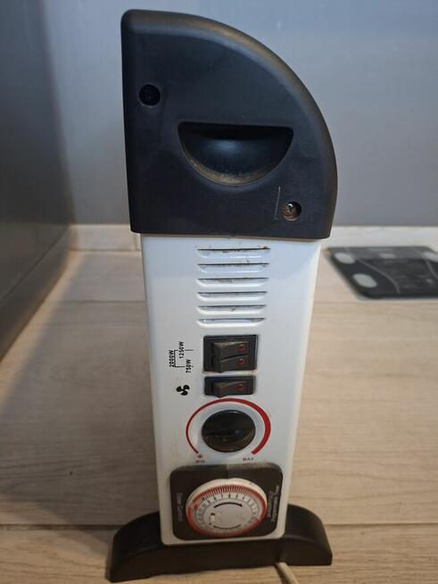 Grzejnik elektryczny z nadmuchem ARDES 220-240v 50-60hz 2000