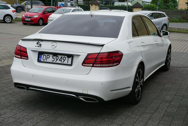 Mercedes E 220 polski salon