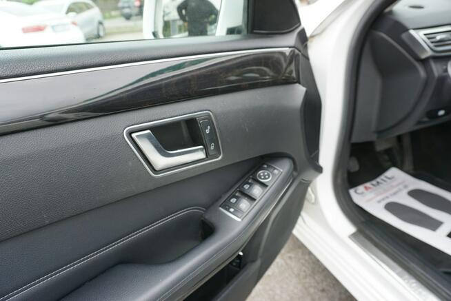 Mercedes E 220 polski salon