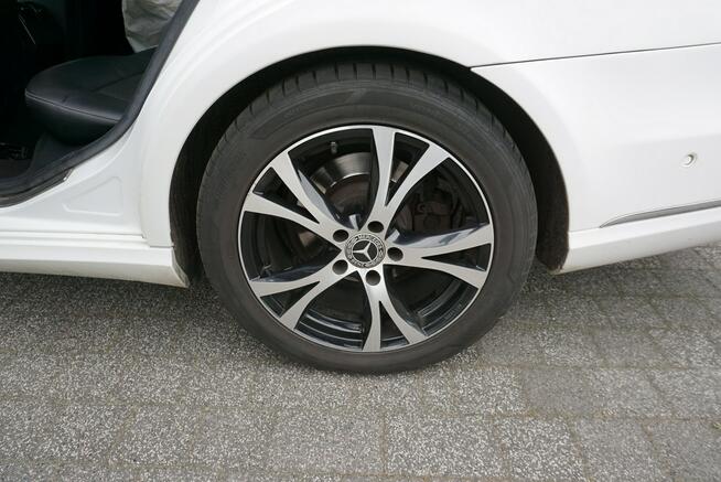 Mercedes E 220 polski salon