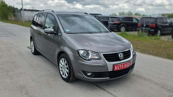Volkswagen Touran navi klima mały przebieg super stan zarejestrowany