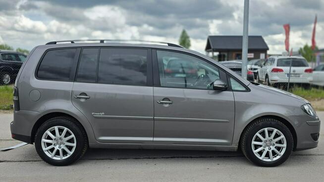 Volkswagen Touran navi klima mały przebieg super stan zarejestrowany