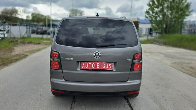 Volkswagen Touran navi klima mały przebieg super stan zarejestrowany