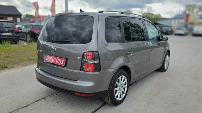 Volkswagen Touran navi klima mały przebieg super stan zarejestrowany
