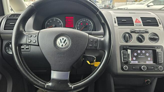 Volkswagen Touran navi klima mały przebieg super stan zarejestrowany