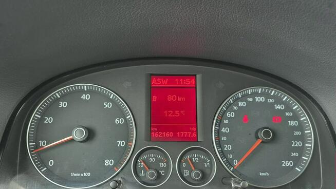 Volkswagen Touran navi klima mały przebieg super stan zarejestrowany