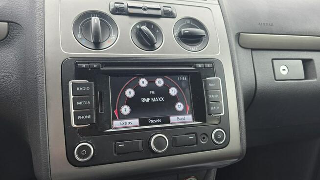 Volkswagen Touran navi klima mały przebieg super stan zarejestrowany
