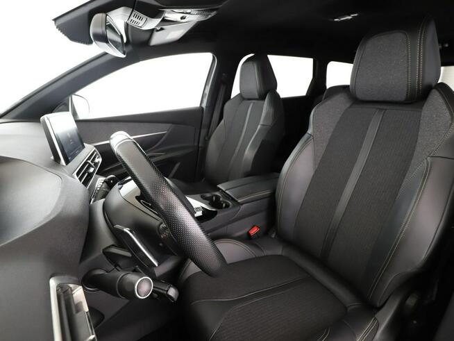 Peugeot 5008 7 os. automat full LED półskóra navi virtual cocpit kamery