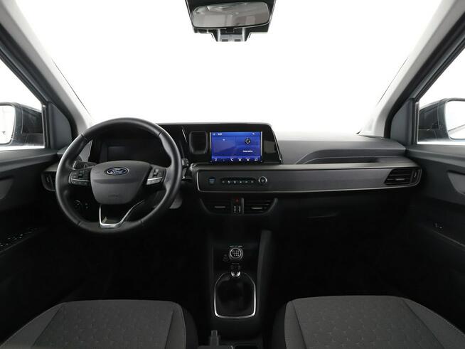 Ford Tourneo Courier klima auto kamera i czujniki parkowania asystenci