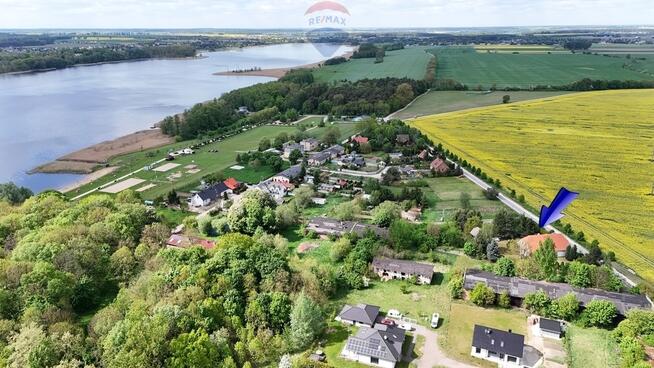 Działka zabudowana starą szkołą|jez.Niepruszewskie