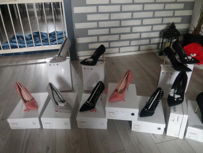 Buty na obcasie 20 zł za sztukę sprzedasz w hurcie po 12zl