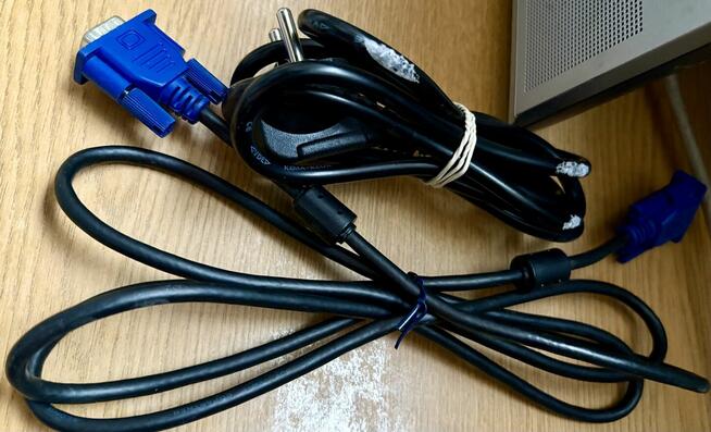 Zestaw PlayStation 2 z monitorem SyncMaster 910MP + akcesori