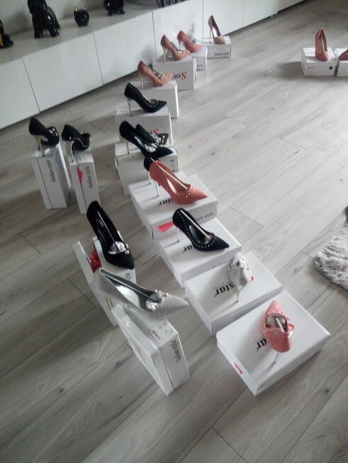 Buty na obcasie 20 zł za sztukę sprzedasz w hurcie po 12zl