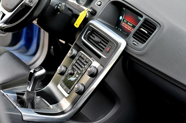 Volvo V60 D3 2.0 150KM R-Desing Xenon Led Navi Alkantara Full Opcja