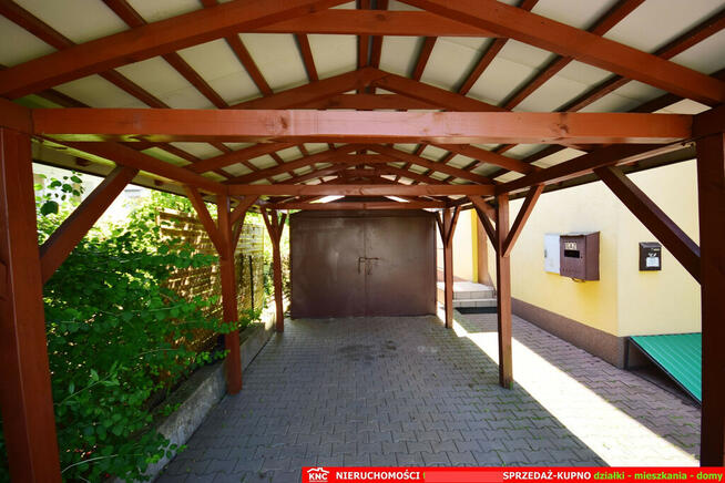 Zadbany dom do zamieszkania, ładna działka.