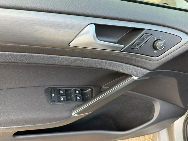 Volkswagen Golf * Bogata Wersja * Navi *Grzane fotele* Bardzo Zadbany * Oszczędny