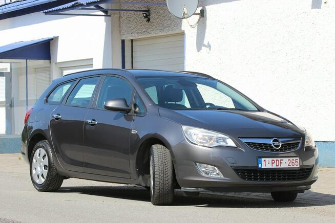 Opel Astra 2011r. 1,7 diesel CHIP 150KM kombi ZAREJESTROWANY 2 kluczyki Książka