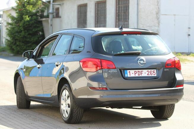 Opel Astra 2011r. 1,7 diesel CHIP 150KM kombi ZAREJESTROWANY 2 kluczyki Książka