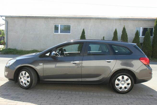Opel Astra 2011r. 1,7 diesel CHIP 150KM kombi ZAREJESTROWANY 2 kluczyki Książka