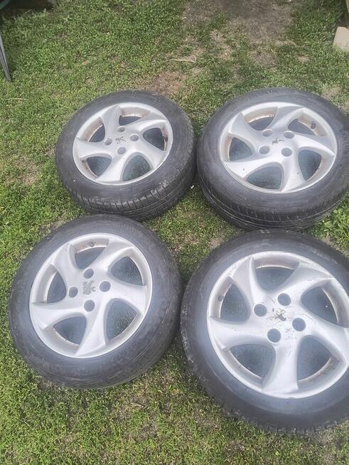 Sprzedam felgi 15 rozstaw śrub 4x108 od peugeot z oponami le