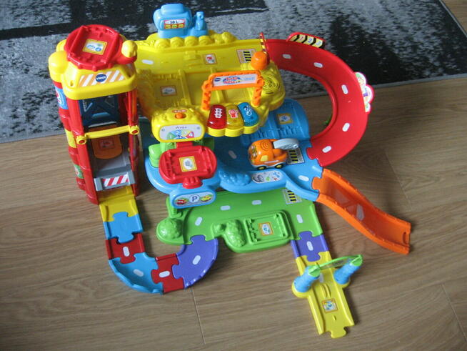 Garaż Vtech Tut Tut Autka - komplet, sprawny z opakowaniem i