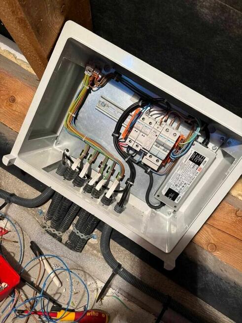 Elektryk | Instalacje elektryczne | AC/DC ENERGY