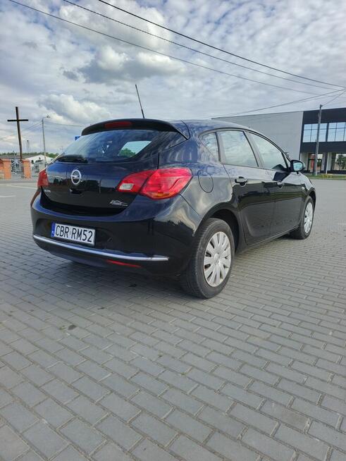Ładny Opel Astra niski przebieg