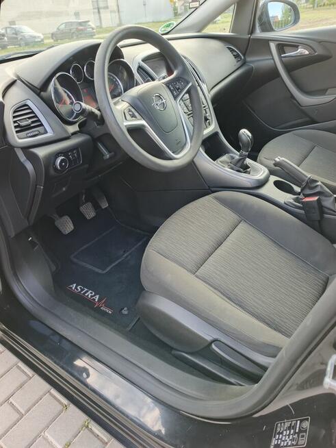 Ładny Opel Astra niski przebieg