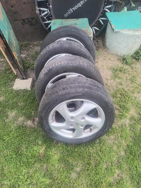 Sprzedam felgi 15 rozstaw śrub 4x108 od peugeot z oponami le
