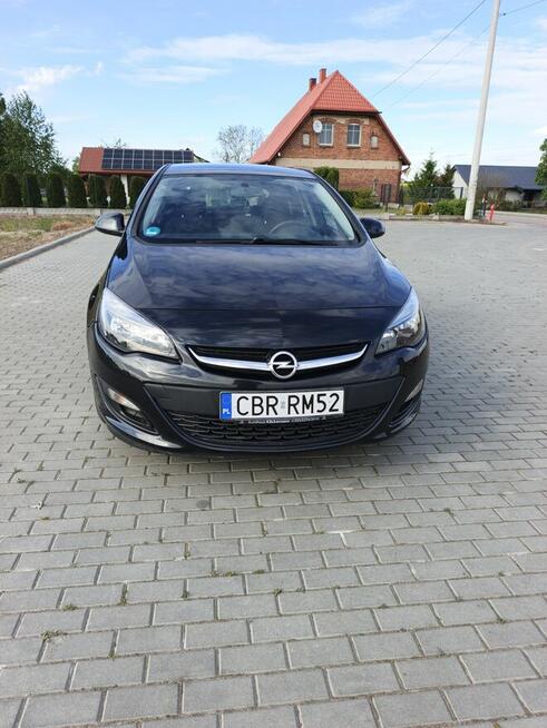 Ładny Opel Astra niski przebieg