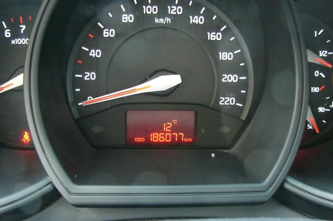 Kia Rio 1,4 E 100 KM