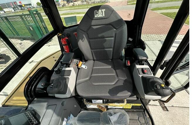 FABRYCZNIE NOWA MINIKOPARKA CATERPILLAR 302.7 CR.