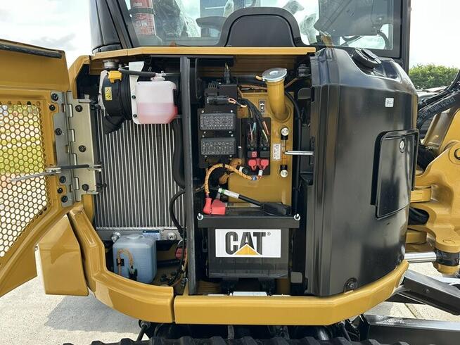 FABRYCZNIE NOWA MINIKOPARKA CATERPILLAR 302.7 CR.