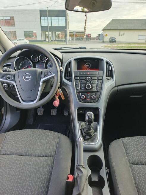 Ładny Opel Astra niski przebieg