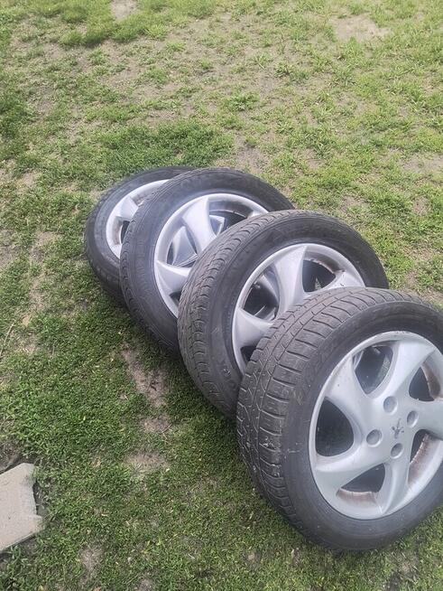 Sprzedam felgi 15 rozstaw śrub 4x108 od peugeot z oponami le