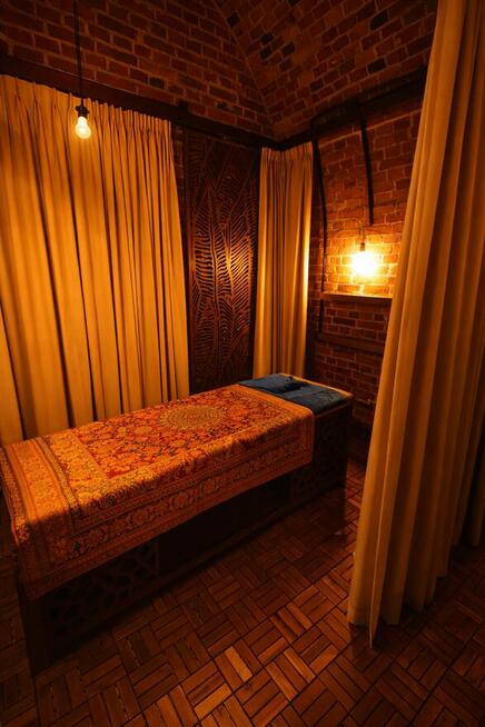 Massage Salon is Hiring/Salon masażu zatrudni