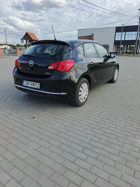 Ładny Opel Astra niski przebieg