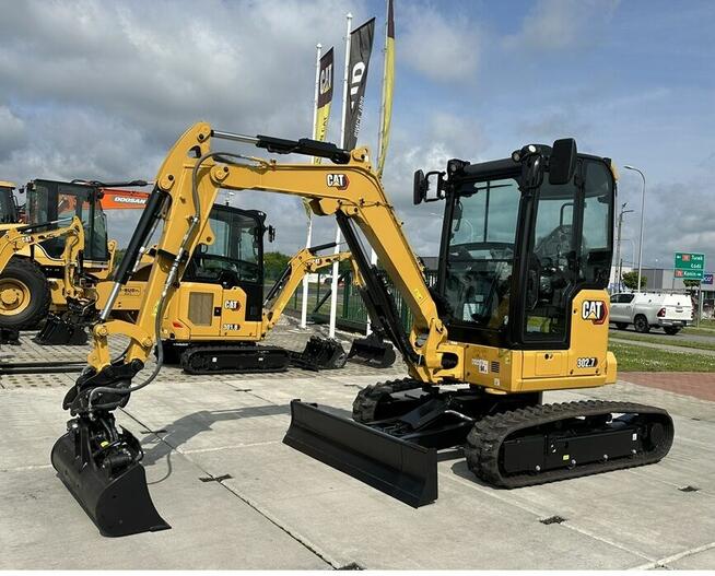 FABRYCZNIE NOWA MINIKOPARKA CATERPILLAR 302.7 CR.