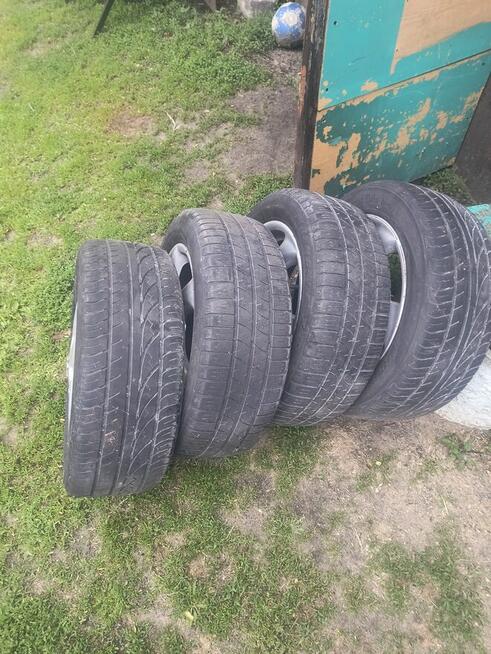 Sprzedam felgi 15 rozstaw śrub 4x108 od peugeot z oponami le