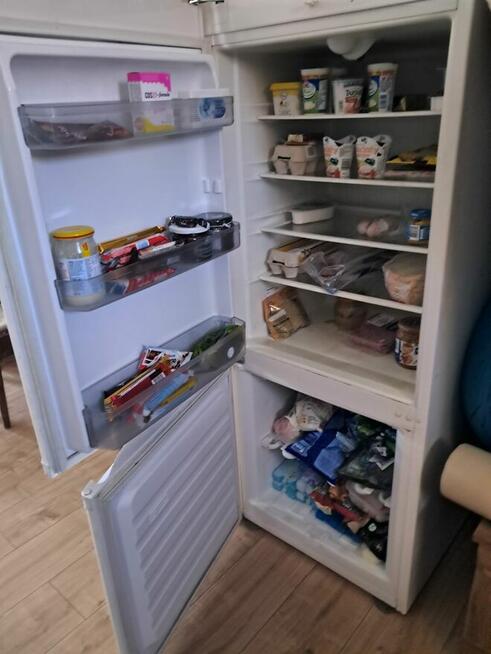 Sprzedam dwie lodówki są w ciągłym użytku