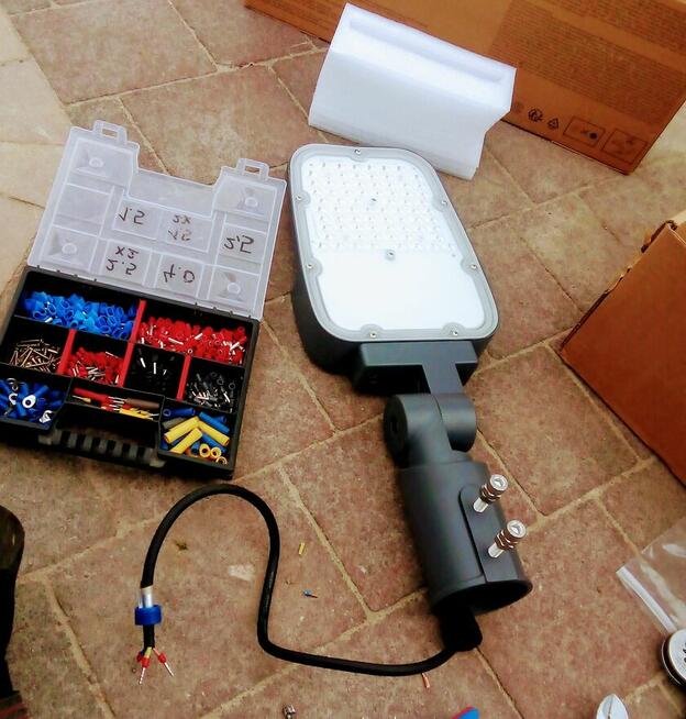 Uziemiemie, rozdzielnica,kable, przewody,oświetlenie, elektryk
