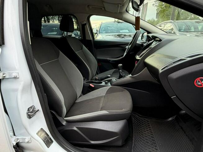 Ford Focus * Benzyna 1.6 - Zwykły 105 KM * Android Radio * Grzane fotele i Szyba