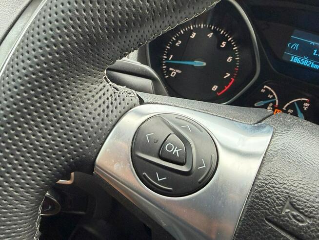 Ford Focus * Benzyna 1.6 - Zwykły 105 KM * Android Radio * Grzane fotele i Szyba