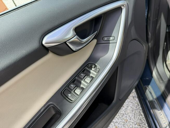 Volvo S60 D3, LED, Kamera cofania, Skórzana tapicerka, HAK, Asystent pasa ruchu