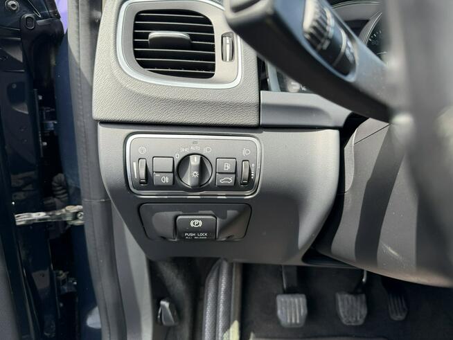 Volvo S60 D3, LED, Kamera cofania, Skórzana tapicerka, HAK, Asystent pasa ruchu