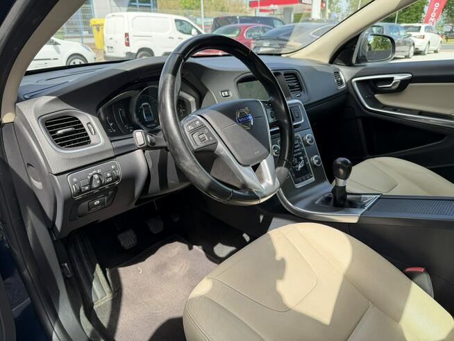 Volvo S60 D3, LED, Kamera cofania, Skórzana tapicerka, HAK, Asystent pasa ruchu