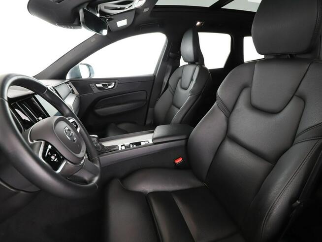 Volvo XC 60 4x4 automat full LED panorama skóra navi kamery grzane fotele