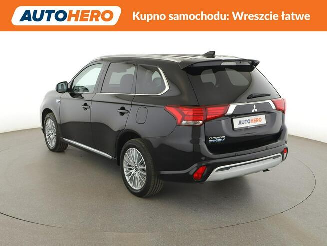 Mitsubishi Outlander PHEV automat 4x4 grzane fotele navi tempomat