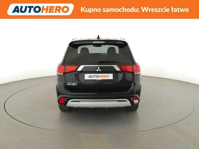 Mitsubishi Outlander PHEV automat 4x4 grzane fotele navi tempomat